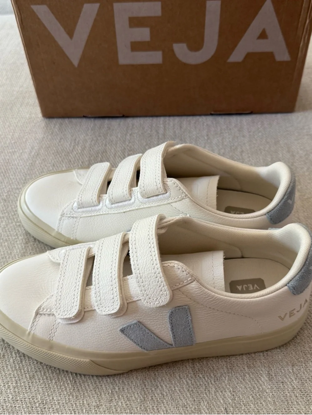 NIB Veja Recife Leather Sneakers EU 36 / US 5 Extra White Steel Velcro